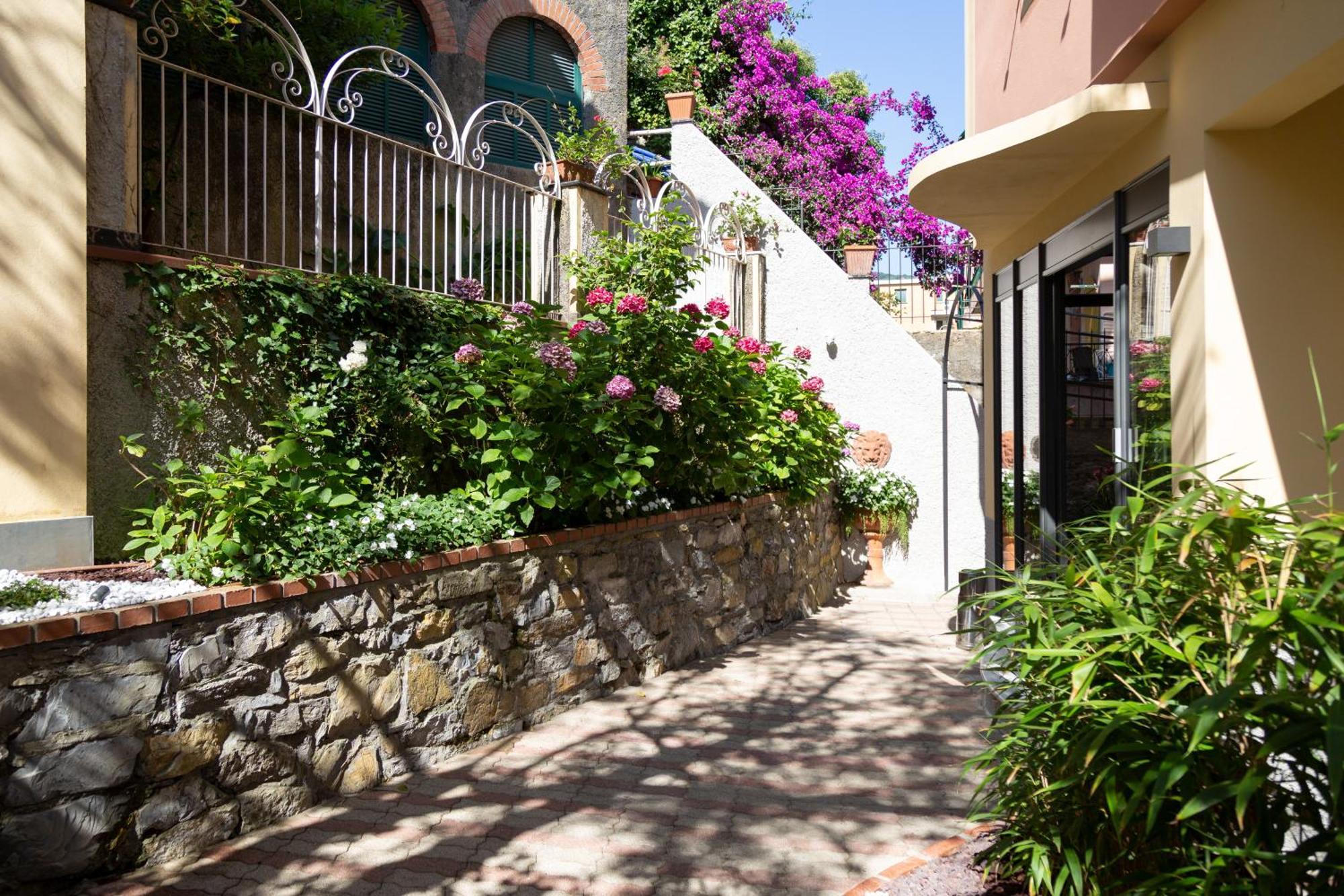 The Time -Home & Hotel- Santa Margherita Ligure Exterior photo